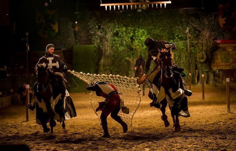 Dîner-spectacle 'medieval challenge' Parc de Vacances Magic Robin Hood Alfas del Pi