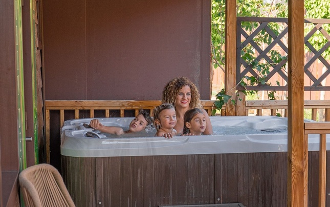 Nouvelle cabane de tanière jacuzi de robin premium Parc de Vacances Magic Robin Hood Alfas del Pi
