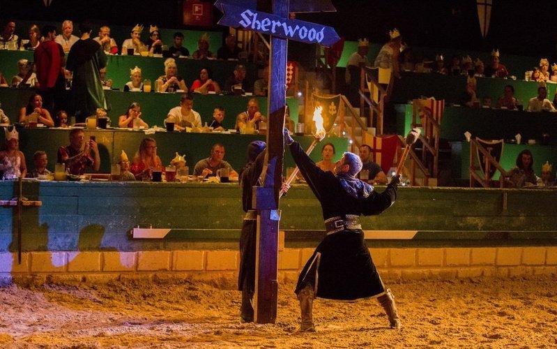 Dîner-spectacle 'medieval challenge' Parc de Vacances Magic Robin Hood Alfas del Pi