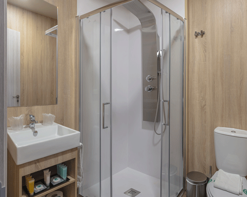 CHALET 'NEW SHERWOOD' 3 CHAMBRES JACUZI PREMIUM Parc de Vacances Magic Robin Hood Alfas del Pi CHALET 'NEW SHERWOOD' 3 CHAMBRES JACUZI PREMIUM Parc de Vacances Magic Robin Hood Alfas del Pi