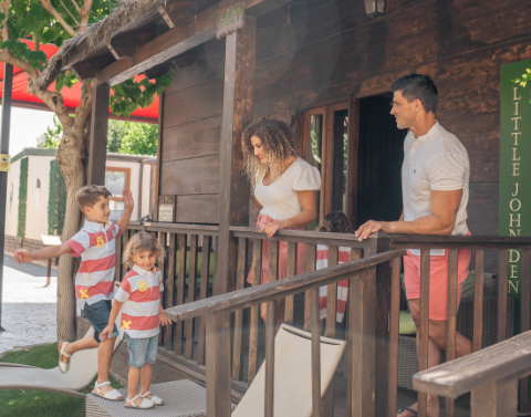 CABANE DE TANIÈRE DE LITTLE JOHN Parc de Vacances Magic Robin Hood Alfas del Pi CABANE DE TANIÈRE DE LITTLE JOHN Parc de Vacances Magic Robin Hood Alfas del Pi